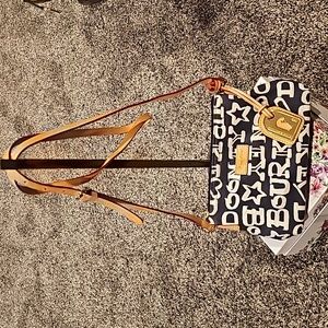 NWOT small Dooney & Bourke crossbody